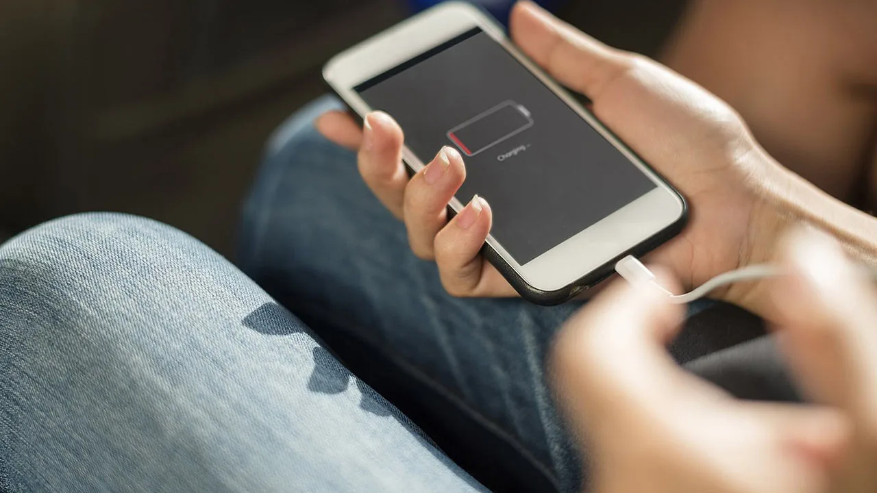 Téléphone lent : quand vider le cache ne suffit plus Téléphone lent : quand vider le cache ne suffit plus